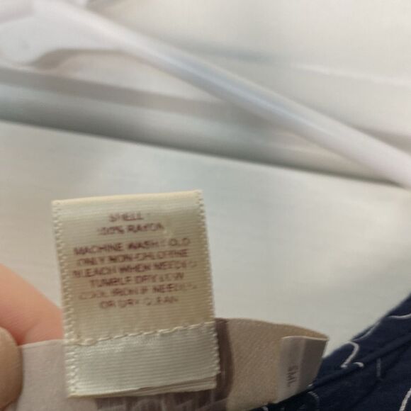 Loft Outlet Geometric Blue and White Sleeveless Top Blouse Size Large Petite - Picture 5 of 7